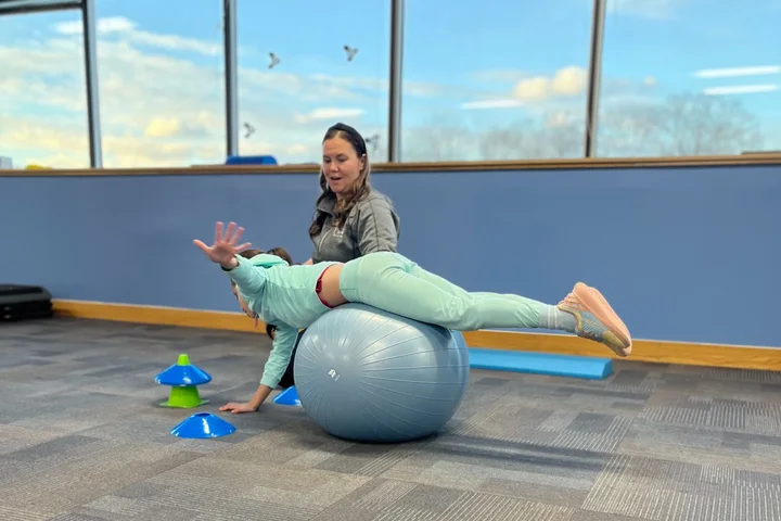 A Doctor of Physical Therapy working one-on-one with a patient at Peak Physical Therapy